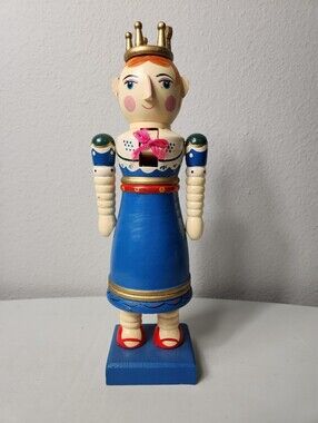 QVC Royal Queen Handpainted Nutcracker 13"